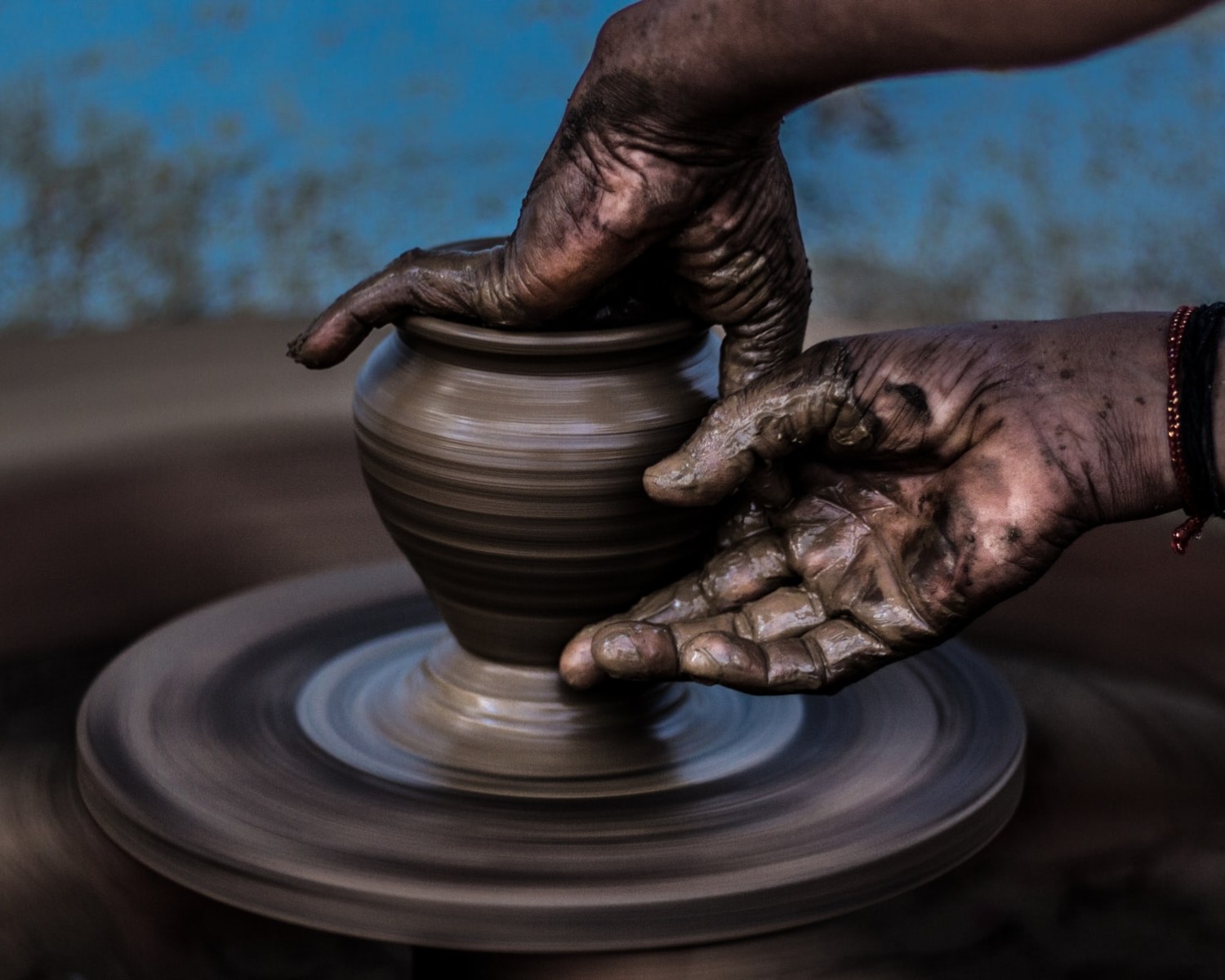 How to Write an Artist CV for Creative Jobs