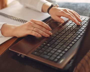 How to Use ChatGPT to Write a CV (+Prompt Tips)