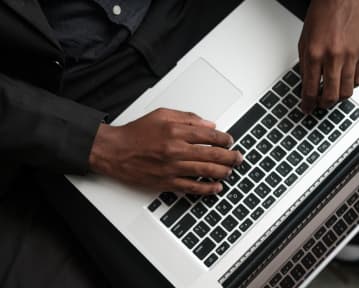 How to Use an AI Cover Letter Generator in 2025