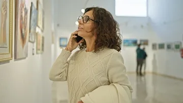 Curator CV: Full Guide With Tips & Examples