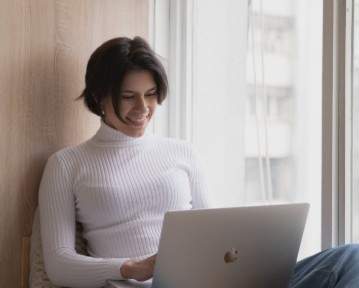 Jak napisać CV w 2025: wzór i przykłady po angielsku [2025]