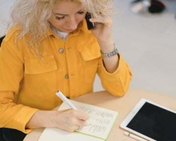 9 Leadership Skills and How to Improve Them [Examples]