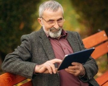 How to Write a Retirement Letter (Tips + Sample)