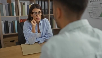 15 Situational Interview Questions & How to Answer Them