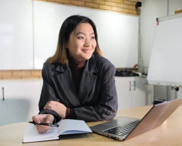 How to Write a Training Contract Cover Letter + Example