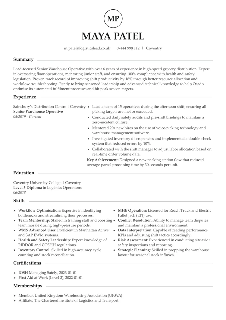Senior warehouse operative CV example by LiveCareer UK CV builder